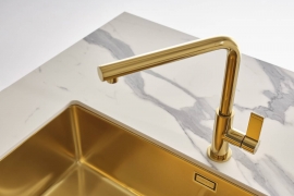 Polished gold kitchen faucet. (8497700)